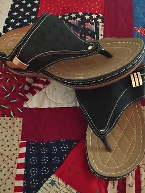 Black and Tan Women's Thong Sandals